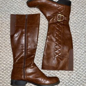 SOLD Zip up Leather Boots